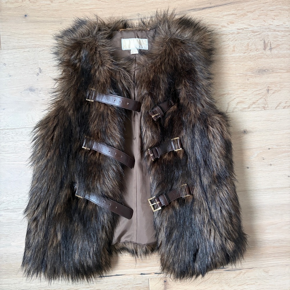 Michael Kors Faux Fur Vest Women’s XS Brown Buckle-Front Sleeveless Winter Vest - Picture 1 of 5